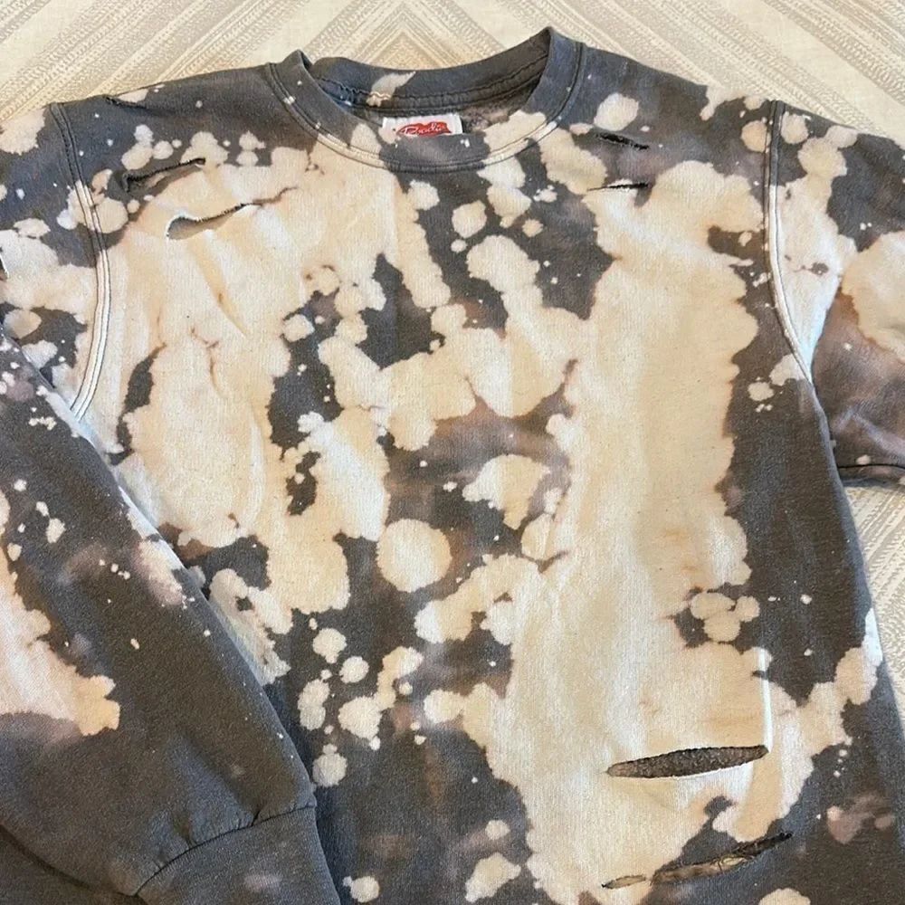 Roadie Couture Women’s Guns N' Roses Tie-Dye Distressed Sweatshirt - Picture 4 of 5